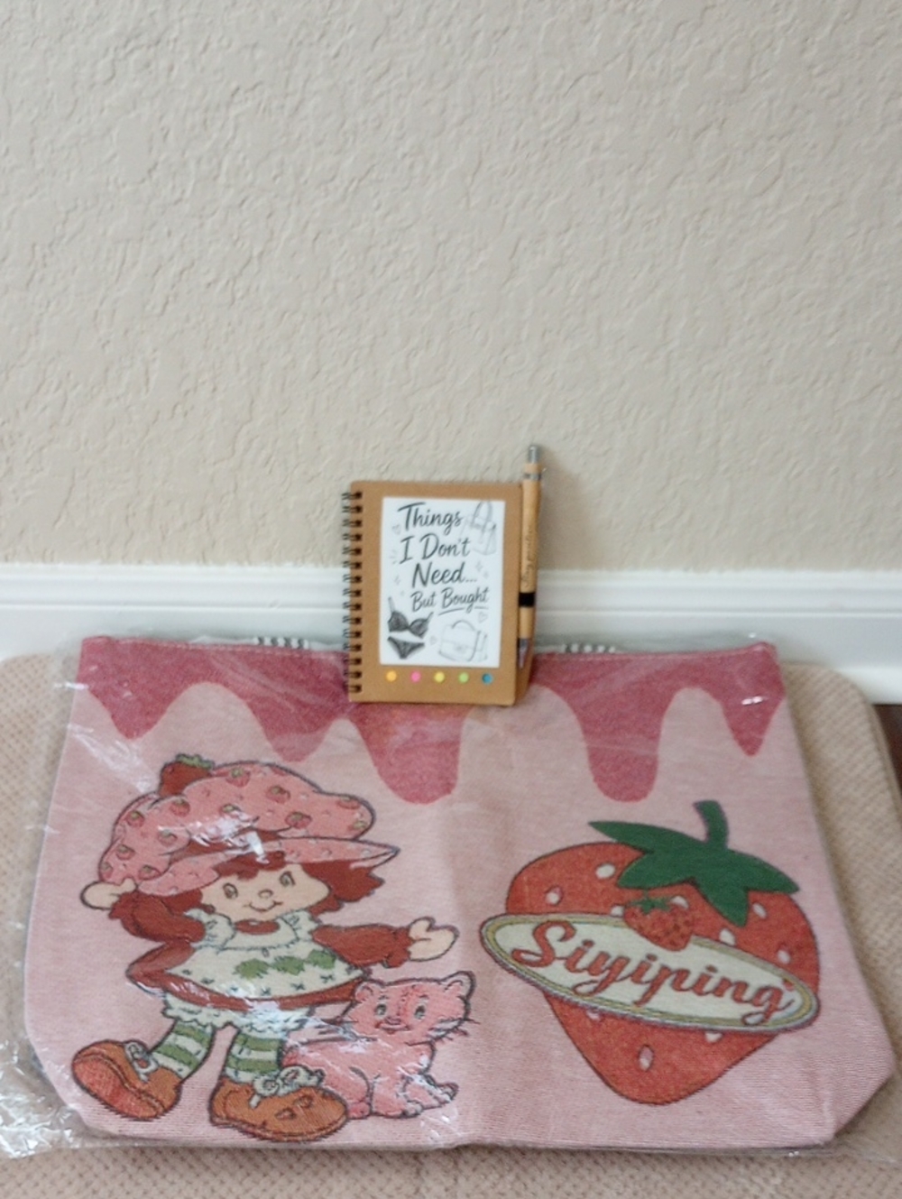 Strawberry Shortcake Zip Tote & Note Pad With Pen - Picture 9 of 9